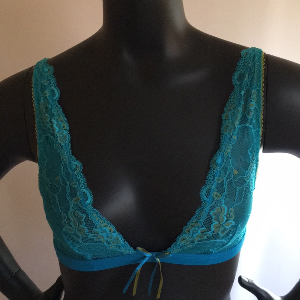 NWOT Xhilaration Lace Bralette 32A/B XS